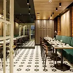 Schuster Boarding House Hotel 3*