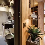 Schuster Boarding House ブラショフ