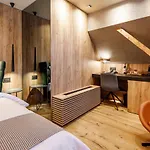 Schuster Boarding House 3*