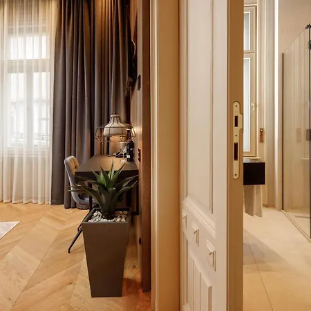 Hotel Schuster Boarding House 3*