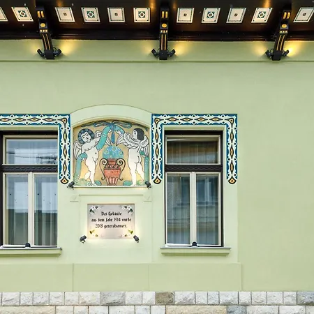 Schuster Boarding House 3*