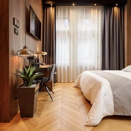 Schuster Boarding House Hotel 3*