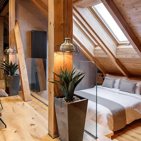 Schuster Boarding House Otel 3*