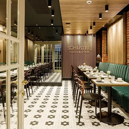 Schuster Boarding House Hotel 3*