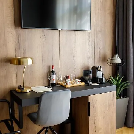 Schuster Boarding House 3*