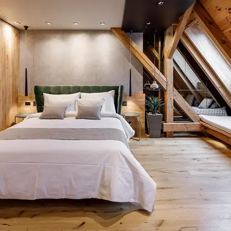 Schuster Boarding House Otel 3*