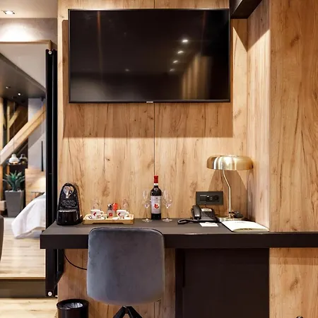 Schuster Boarding House Hotel