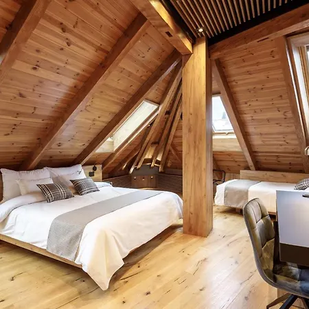 Schuster Boarding House 3*