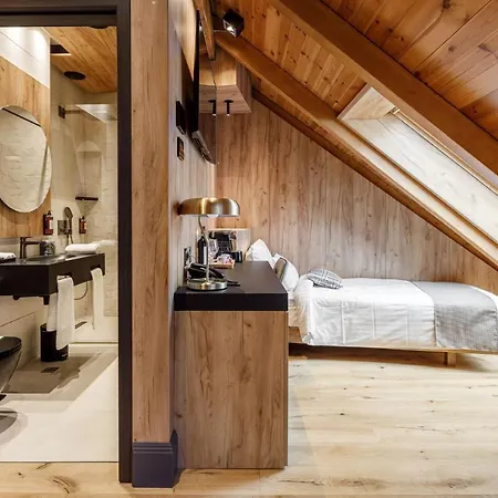 Hotel Schuster Boarding House 3*