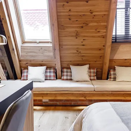 Schuster Boarding House Hotel 3*