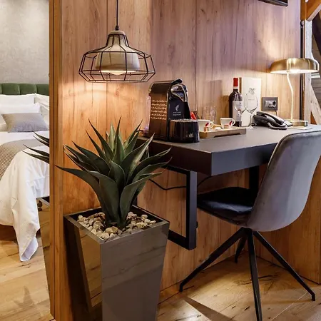 Schuster Boarding House Hotel