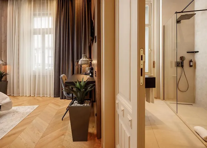 Hotel Schuster Boarding House 3*