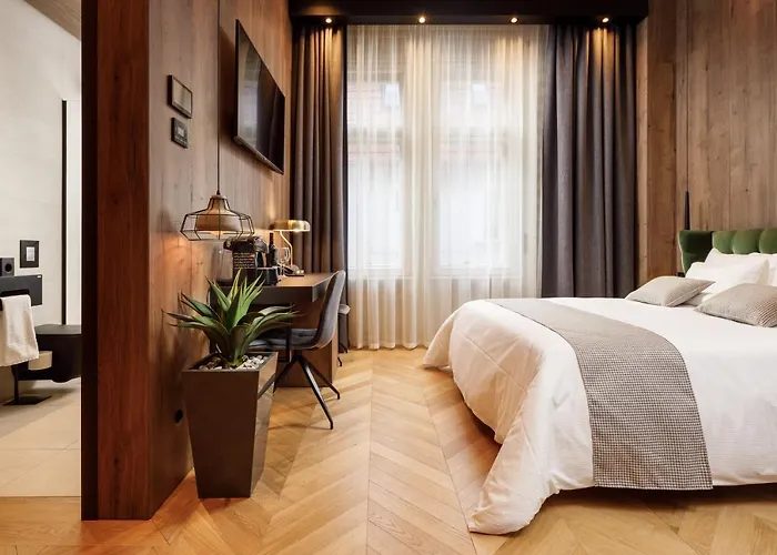 Schuster Boarding House Hotel 3*