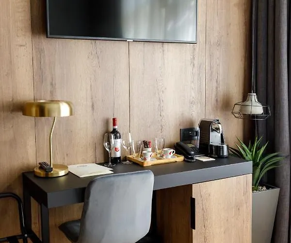 Schuster Boarding House 3*