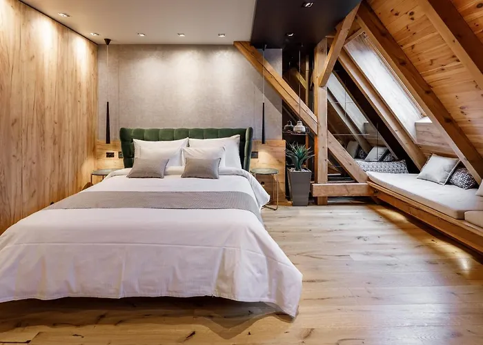 Schuster Boarding House Hotel 3*