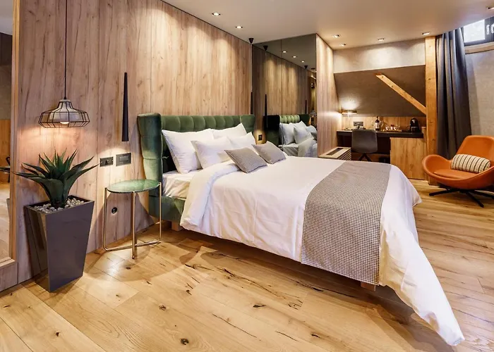 Hotel Schuster Boarding House 3*