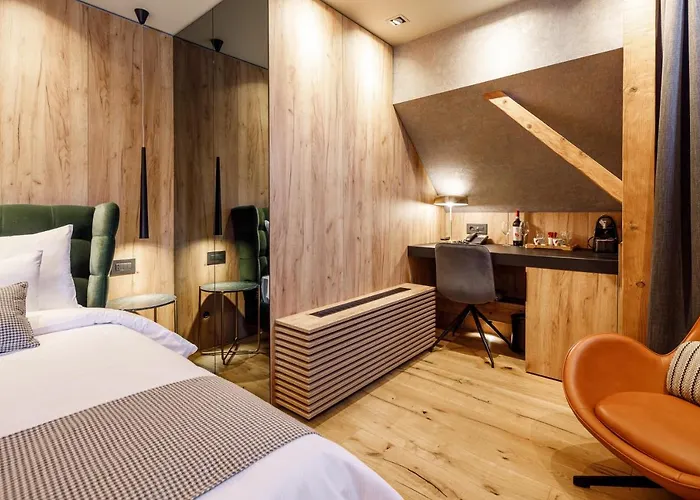 Schuster Boarding House 3*